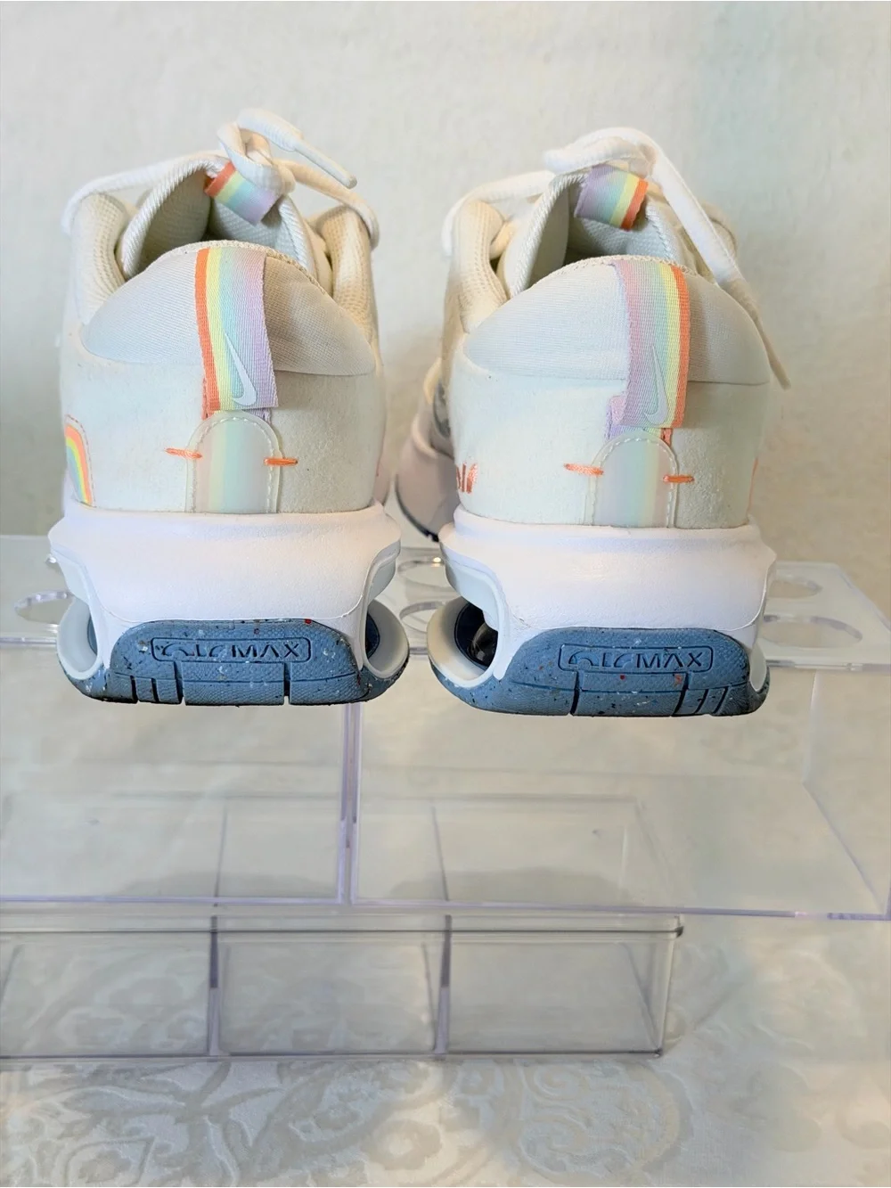 Nike sneakers pale